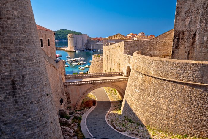 Dubrovnik stadsmuren en de haven