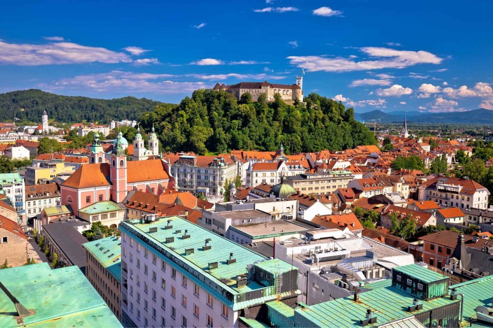 Uitzicht vanaf de Neboticnik wolkenkrabber in Ljubljana
