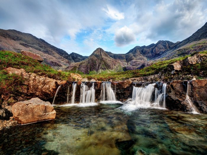 Watervallen bij de Fairy Pools op het eiland Skye