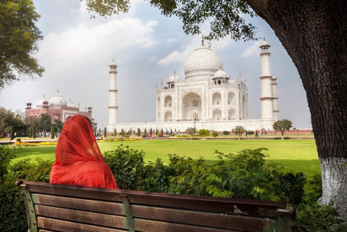 Bankje met uitzicht op de Taj Mahal