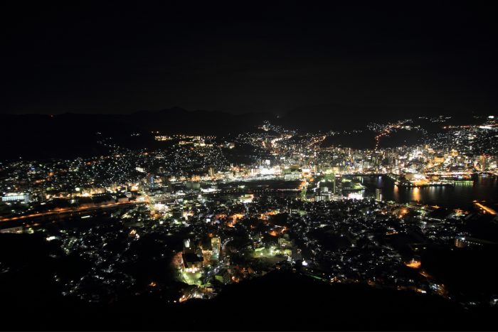 Berg Inasa uitzicht over Nagasaki tijdens de nacht