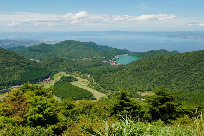 Uitzicht vanaf berg (vulkaan) Unzen op Shimabara