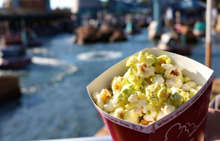 Honing popcorn in Disneyland Tokyo
