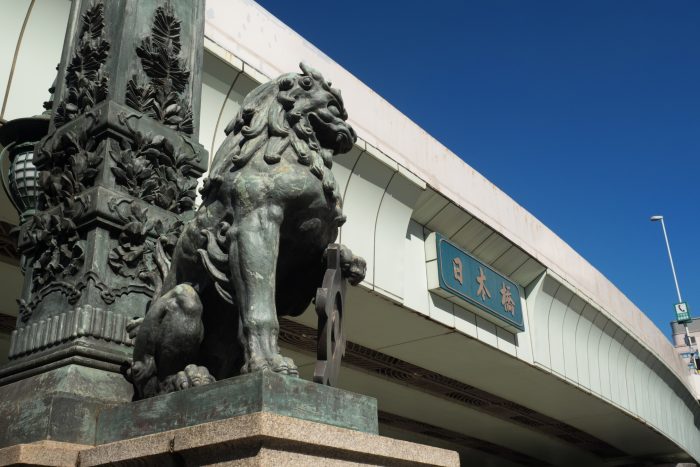 Leeuwen standbeeld bij de brug van Nihonbashi, Tokyo
