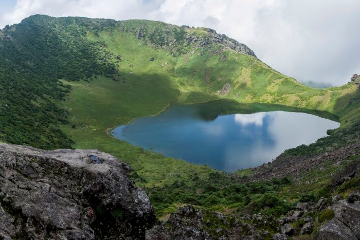 De krater van Mount Hallasan op Jeju Eiland