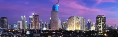 De skyline van Jakarta in Indonesië