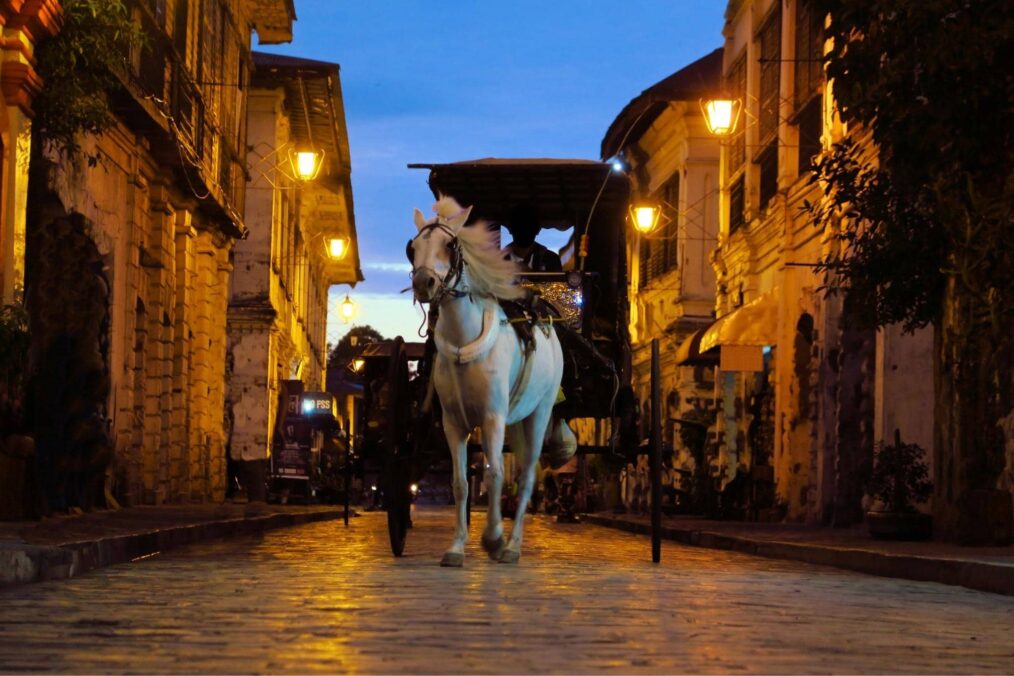 Paard en wagen in de straten van Vigan, Filipijnen