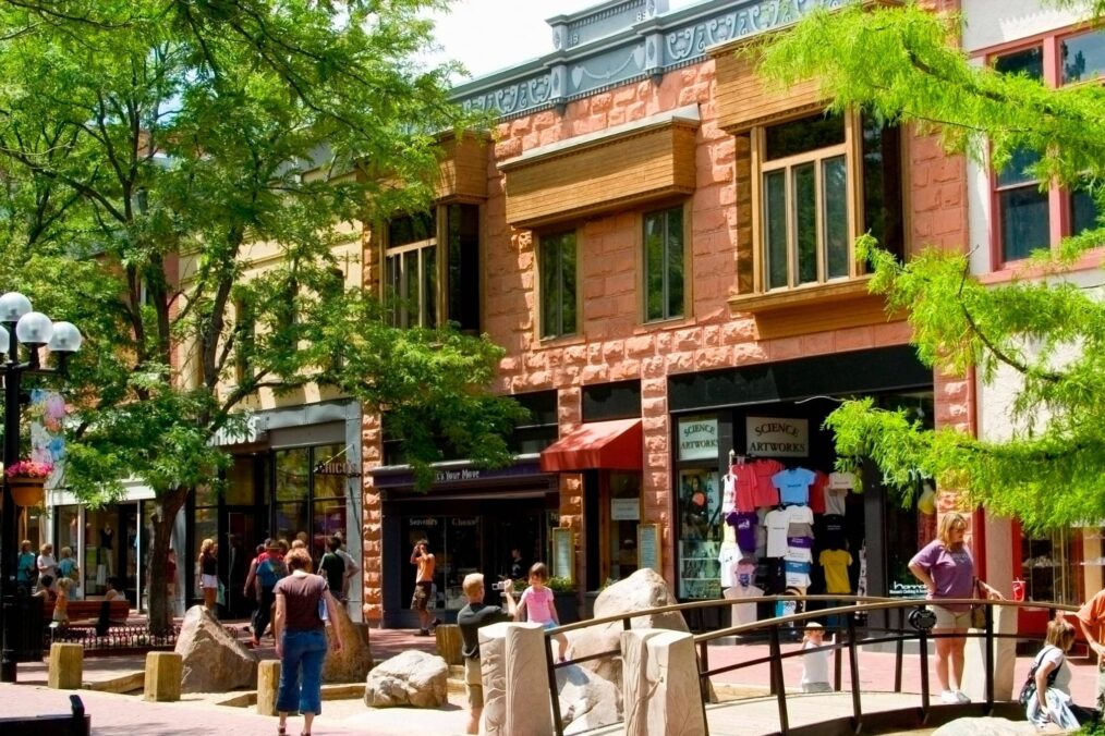 Het gezellige Pearl Street Mall in Boulder, Colorado