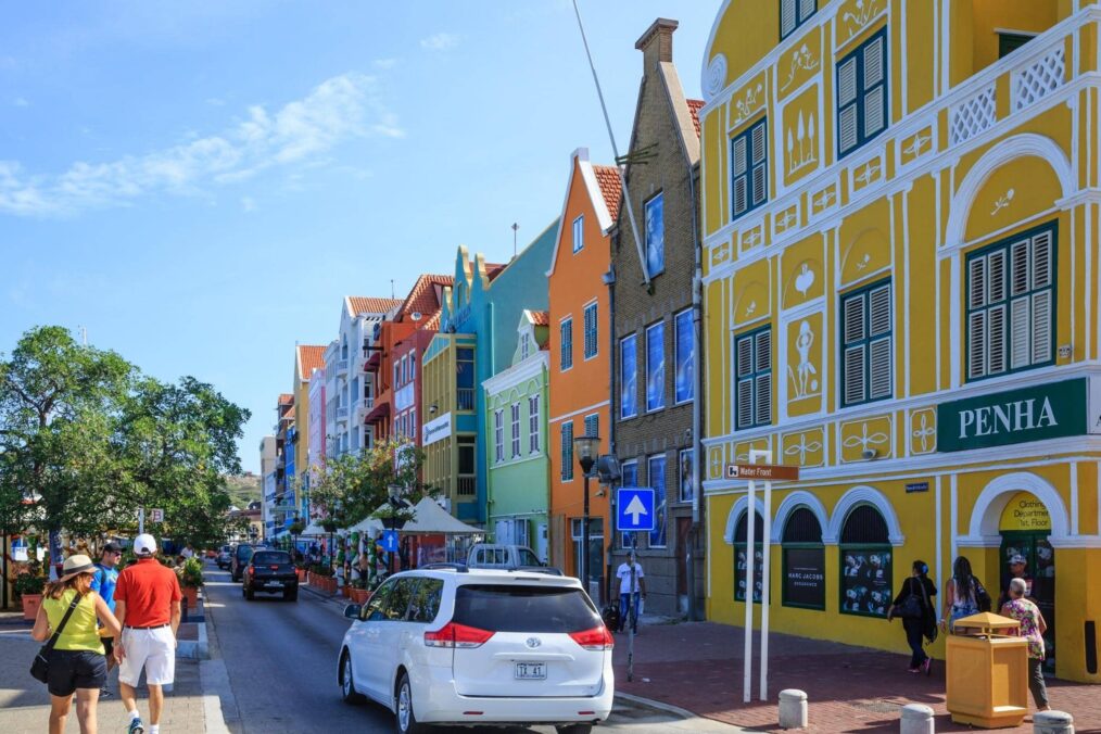 De kleurrijke en sfeervolle straatjes in Willemstad