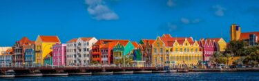 De kleurrijke huizen in Willemstad