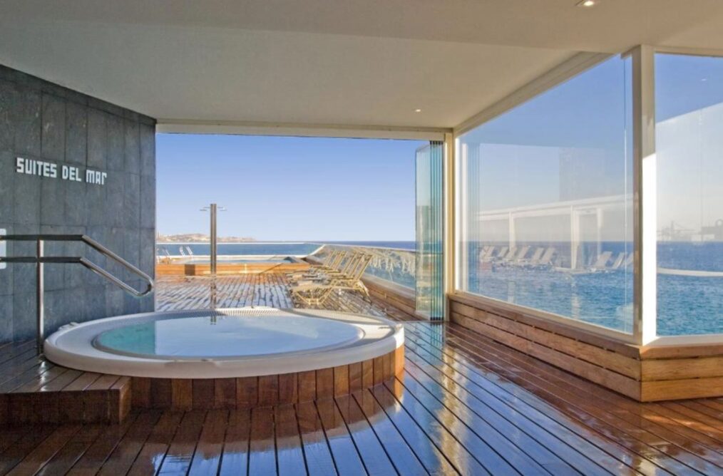 Suites del Mar, een van de hotels Alicante met uitzicht op de zee vanuit een jacuzzi