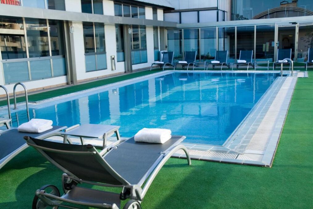 Valencia Hotels - Zwembad bij het SH Valencia Palace